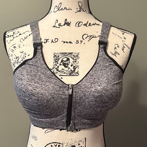 Victoria's Secret Zipper Sports Bra - Picture 5 of 8